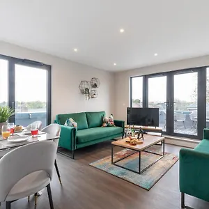  Apartment Elliot Oliver - Stunning Three Bedroom Penthouse With Large Terrace & Parking
